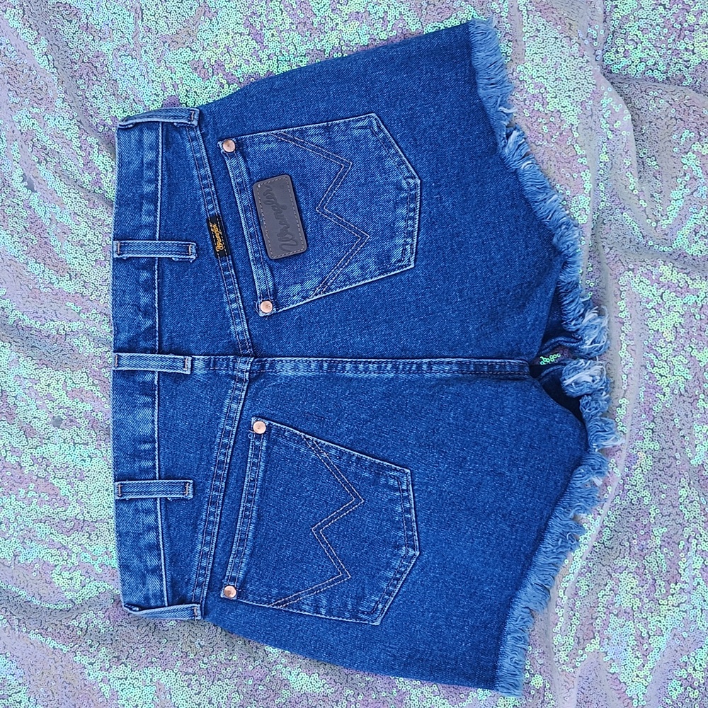 Wrangler Blue Denim Frayed Hem Women Shorts Never Worn! Size 27!!